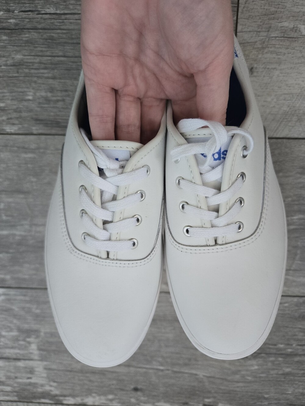 8 Wide Women's Champion Originals Leather Medium/Wide Sneaker Size 8 Wide - Picture 6 of 11
